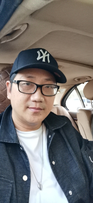 拥抱幸福的第一张照片--安溪相亲网